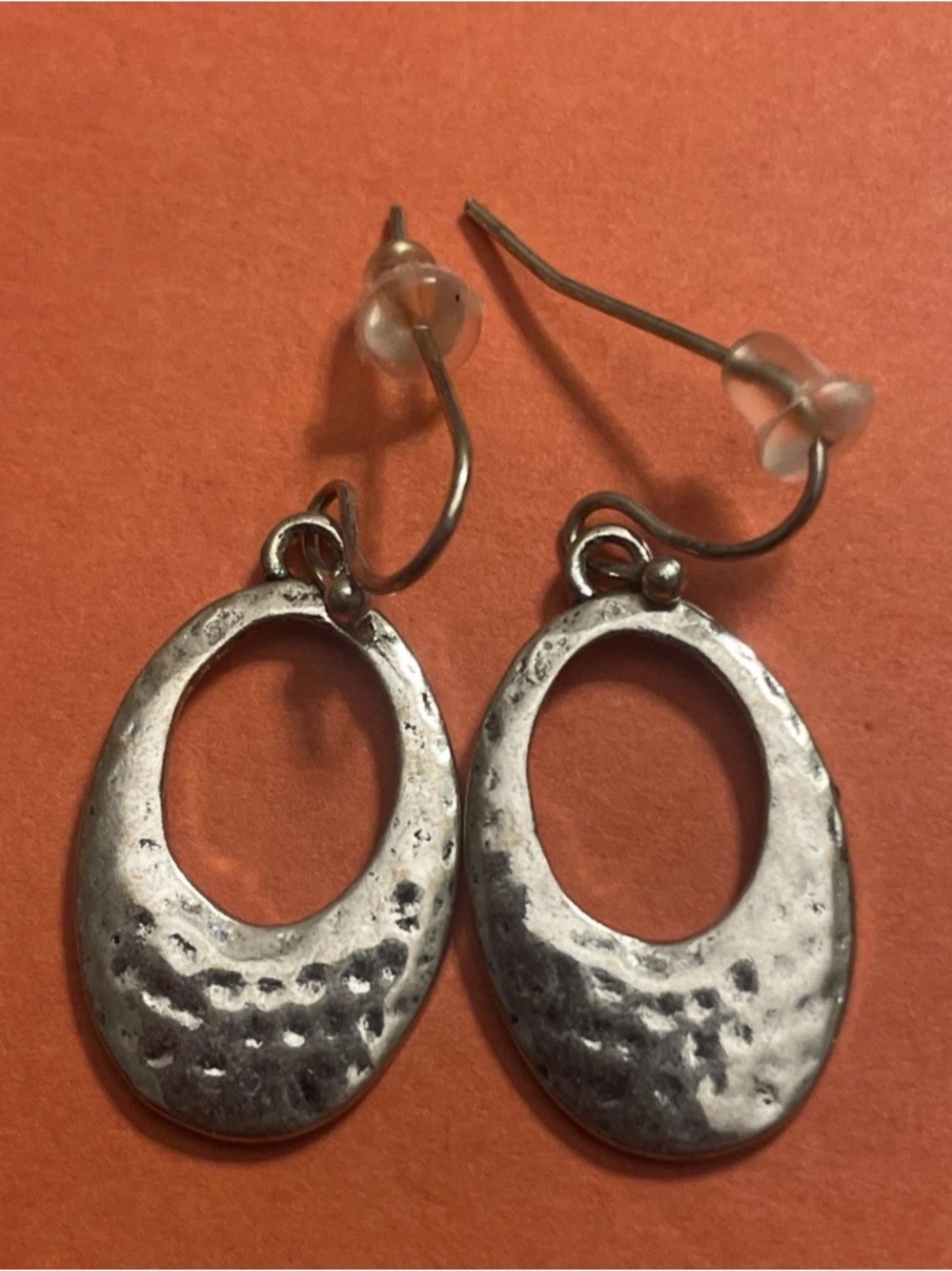 Vintage Hammered Silver Tone Oval Dangle Drop Earrings Boho Artisan Cutout